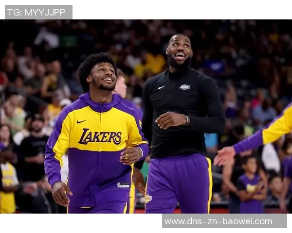 父子同台创历史詹姆斯与布朗尼在NBA赛场上携手共进