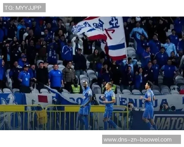 申花新援拉唐抵达上海自嘲绰号大老鼠引发球迷热议